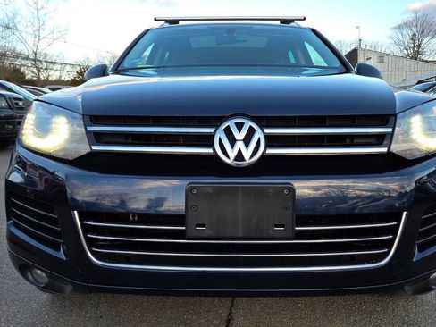 Used 2012 Volkswagen Touareg VR6 image 3