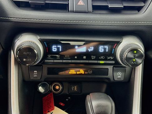 Used 2024 Toyota RAV4 XLE FWD image 9