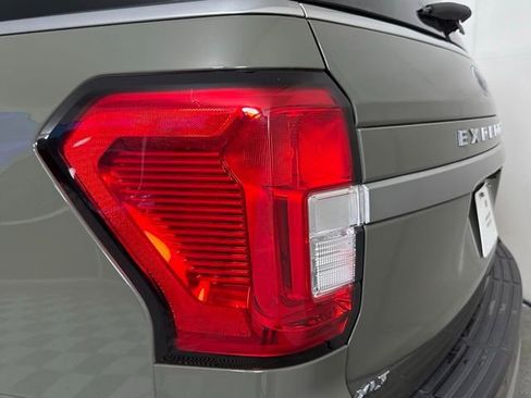 Used 2024 Ford Expedition Max XLT image 9