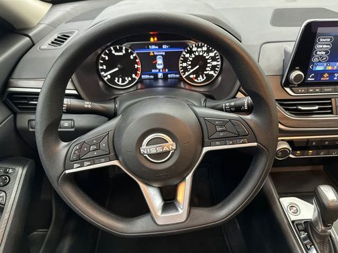 Used 2025 Nissan Altima 2.5 SV image 23