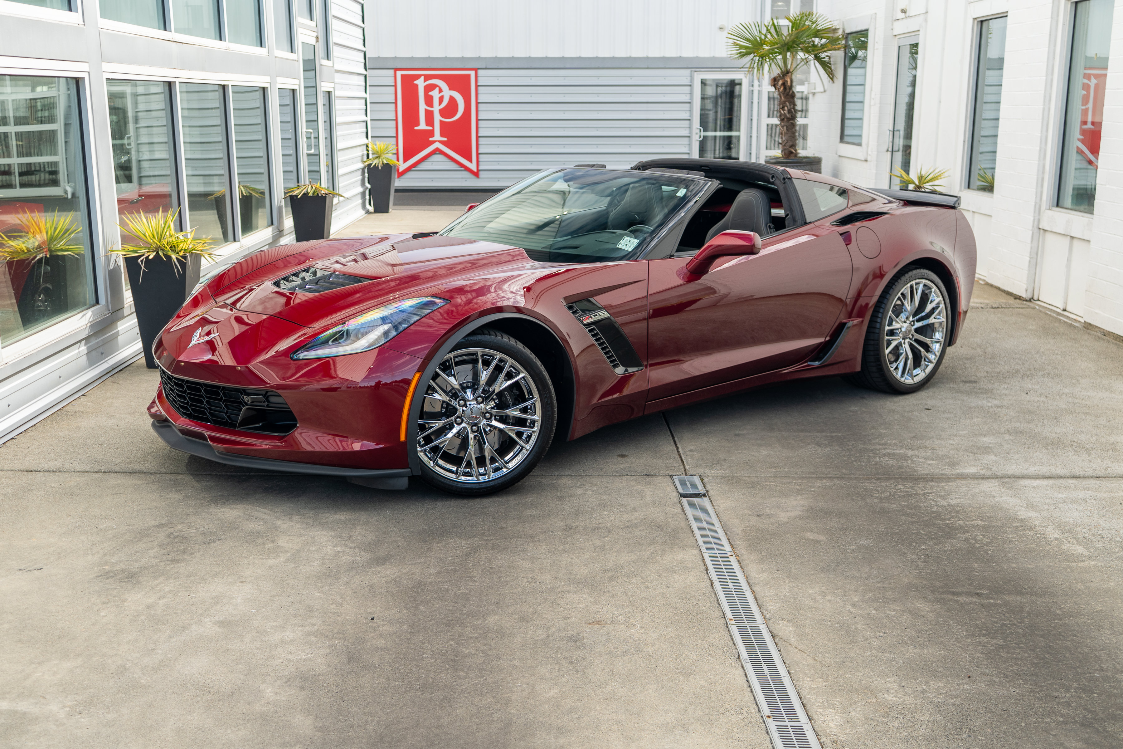 Used 2016 Chevrolet Corvette Z06 w/ 3LZ Preferred Equipment Group RWD image 2