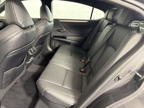 Used 2022 Lexus ES 300h F Sport image 7