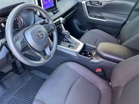 Used 2025 Toyota RAV4 LE AWD/4WD image 4