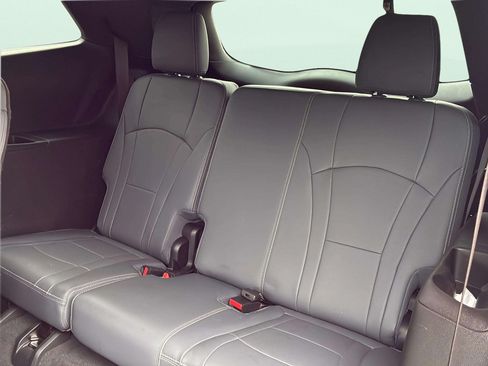 Used 2023 Buick Enclave Essence w/ Experience Buick Package FWD image 12
