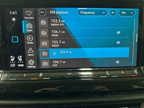 Used 2025 Volkswagen Atlas SE image 30