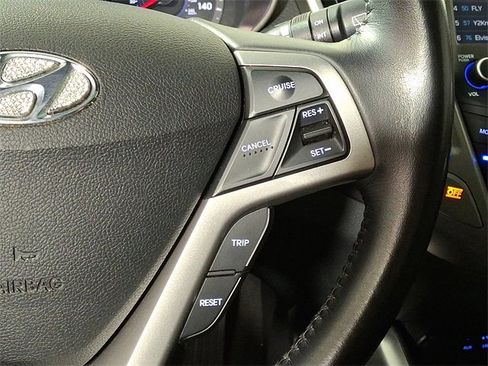 Used 2017 Hyundai Veloster Value Edition image 23