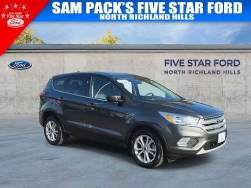Used 2019 Ford Escape SE FWD image 2