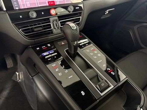 New 2026 Porsche Macan image 32