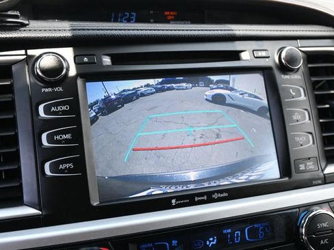 Used 2019 Toyota Highlander XLE FWD image 14
