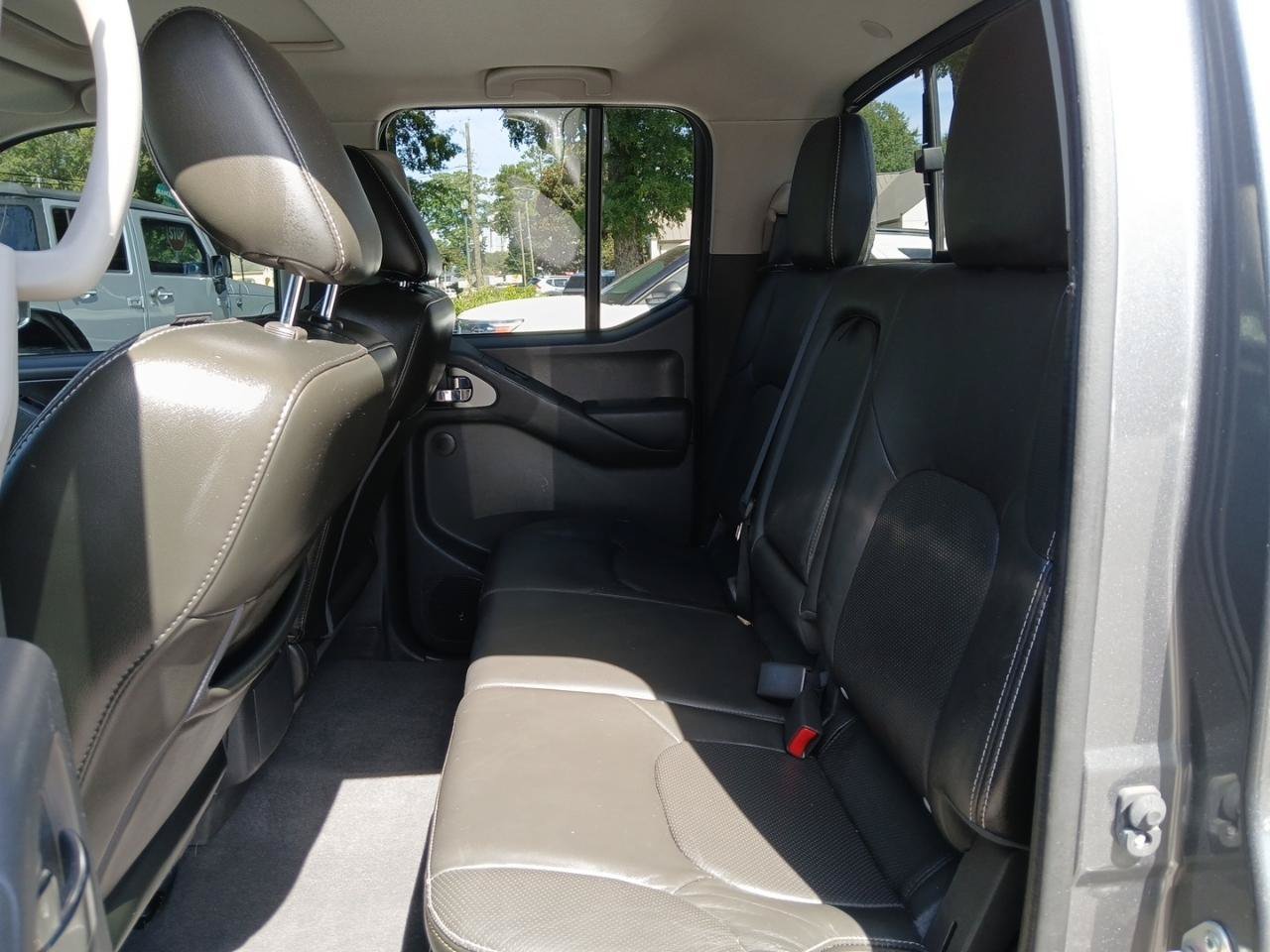 Used 2021 Nissan Frontier PRO-4X w/ Pro-4x Utility Package AWD/4WD image 10