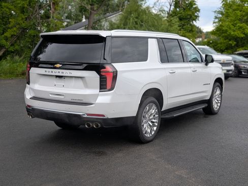New 2025 Chevrolet Suburban Premier image 11