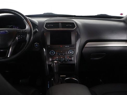 Used 2018 Ford Explorer XLT w/ Equipment Group 202A image 32