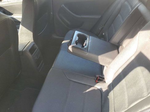 Used 2012 Volkswagen Jetta SE image 19