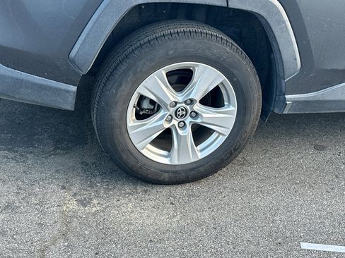 Used 2021 Toyota RAV4 XLE w/ XLE Grade Weather Package image 4