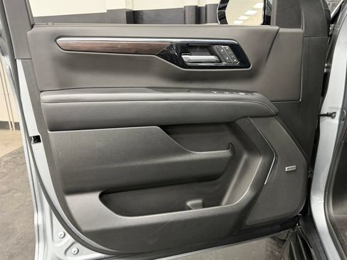 Used 2025 Chevrolet Tahoe Premier AWD/4WD image 20