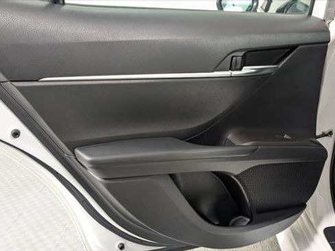 Used 2022 Toyota Camry SE w/ Convenience Package image 14