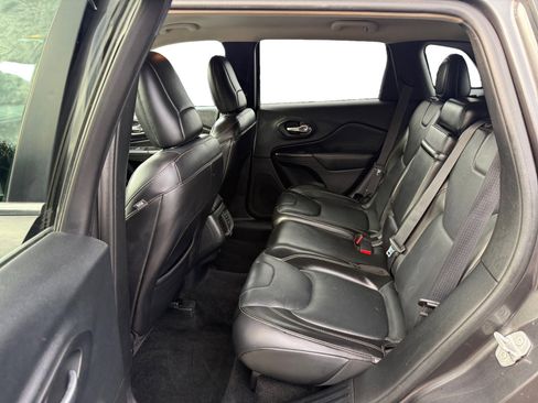 Used 2015 Jeep Cherokee Limited image 16