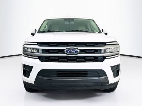 Used 2024 Ford Expedition Max XLT image 2
