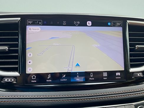 Used 2025 Chrysler Pacifica Pinnacle FWD image 4