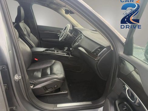 Used 2019 Volvo XC90 T5 Momentum w/ Multimedia Package AWD/4WD image 12