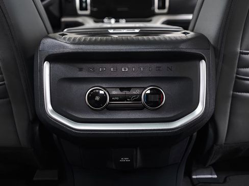 Used 2025 Ford Expedition Active image 37