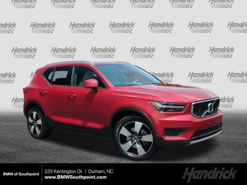 Used 2019 Volvo XC40 T4 Momentum FWD image 1