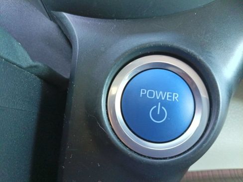 Used 2024 Toyota Sienna LE FWD image 22