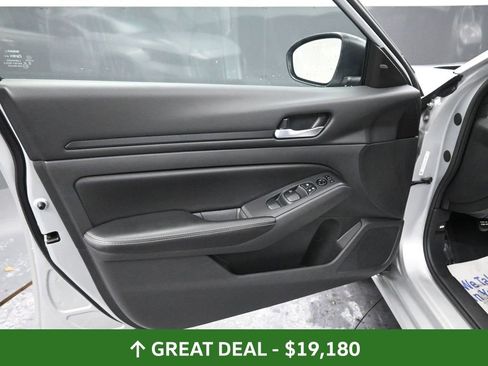 Used 2024 Nissan Altima 2.5 SV image 29