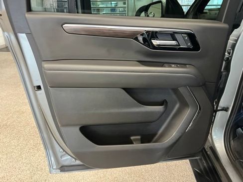 Used 2025 Chevrolet Suburban LT AWD/4WD image 32