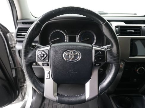 Used 2016 Toyota 4Runner SR5 image 17