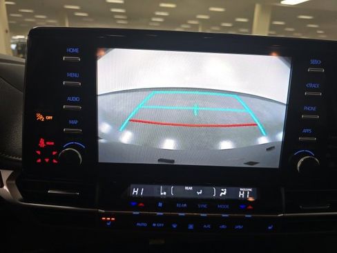 Certified 2023 Toyota Sienna XLE Woodland Edition image 19