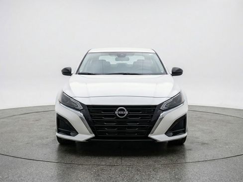 Used 2025 Nissan Altima 2.5 SV image 2