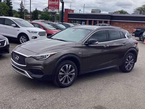 Used 2018 INFINITI QX30 AWD image 30
