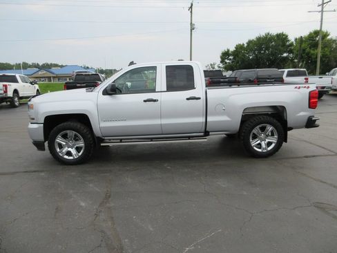 Certified 2019 Chevrolet Silverado 1500 Custom w/ Custom Convenience Package AWD/4WD image 9