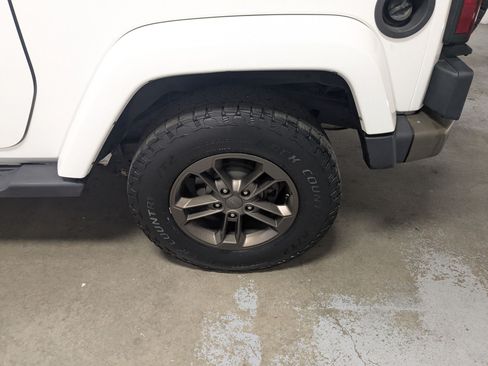 Used 2017 Jeep Wrangler Sahara AWD/4WD image 21