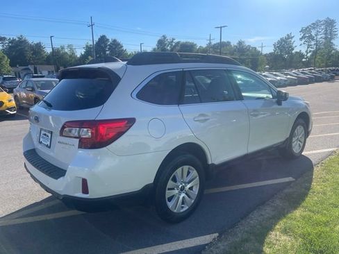 Used 2017 Subaru Outback 2.5i Premium AWD/4WD image 5