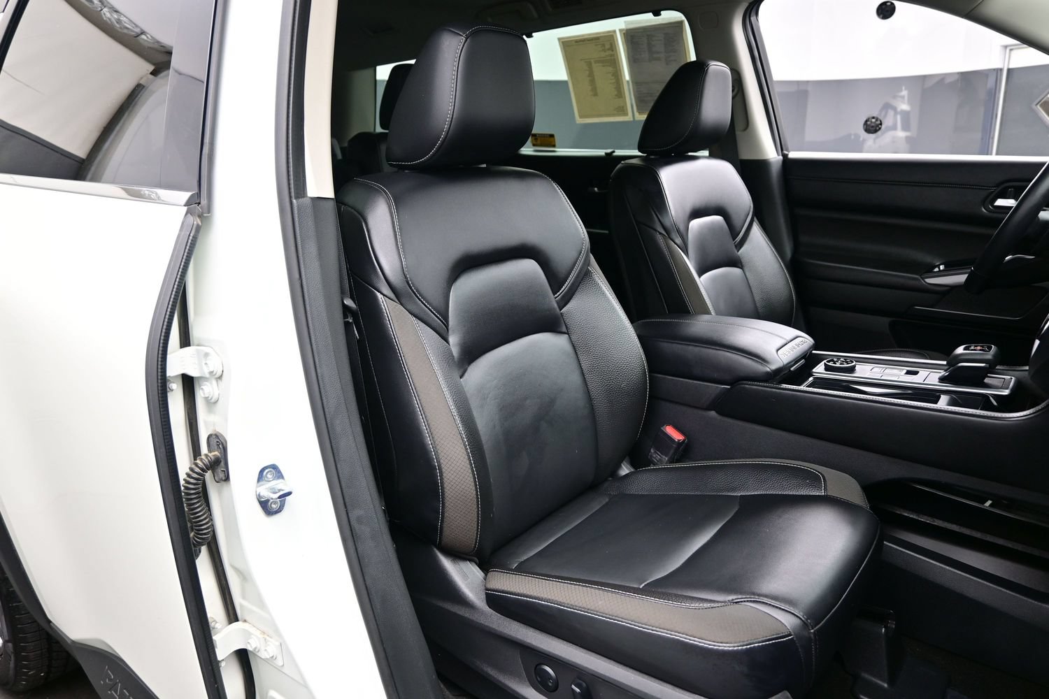 Used 2023 Nissan Pathfinder SL w/ SL Premium Package AWD/4WD image 14