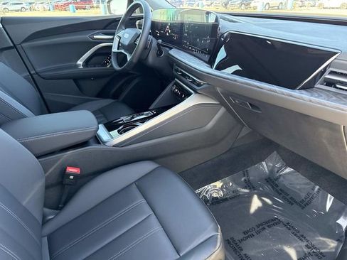Certified 2025 Audi Q5 Premium w/ 19" Wheel Package AWD/4WD image 26