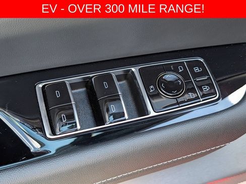 Used 2026 Cadillac Vistiq Sport w/ LPO, Floor Liner Package AWD/4WD image 34