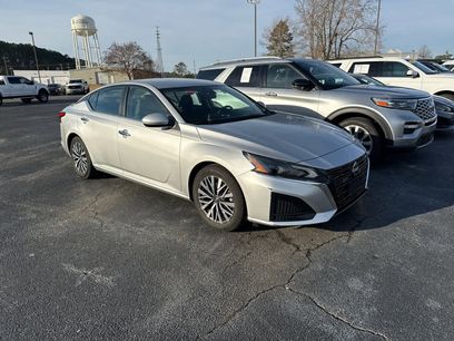 Used 2023 Nissan Altima 2.5 SV