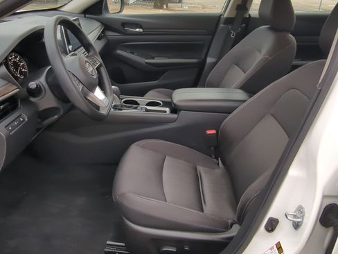 Used 2024 Nissan Altima 2.5 SV image 15