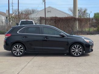 Used 2019 Hyundai Elantra GT video 4