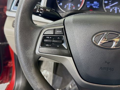 Used 2017 Hyundai Elantra SE image 14