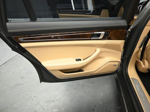 Used 2018 Porsche Panamera 4S Executive image 25