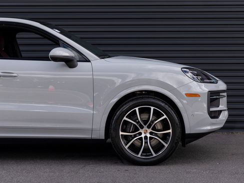 Certified 2025 Porsche Cayenne Coupe image 9