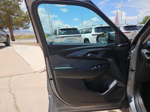 Used 2023 Chevrolet TrailBlazer LT FWD image 11