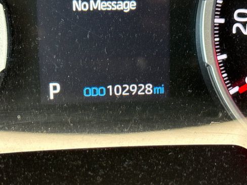 Used 2021 Toyota RAV4 LE FWD image 40