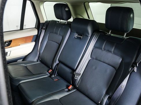 Used 2020 Land Rover Range Rover HSE image 16