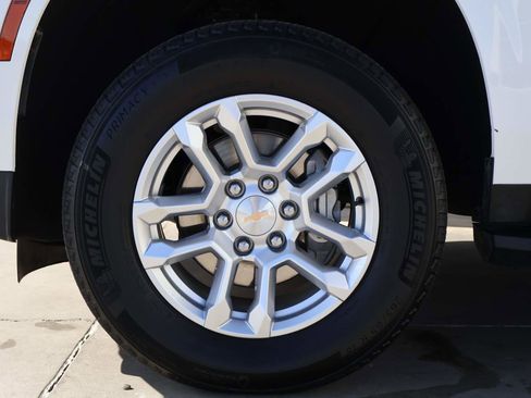 Used 2025 Chevrolet Suburban LS AWD/4WD image 6