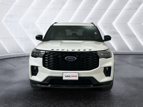 Used 2025 Ford Explorer ST-Line w/ ST-Line Street Pack image 2